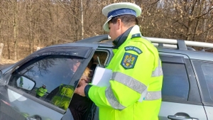 Întrebarea la care nu ar trebui să răspunzi când te trage poliția pe dreapta. Mulți șoferi cad în capcană