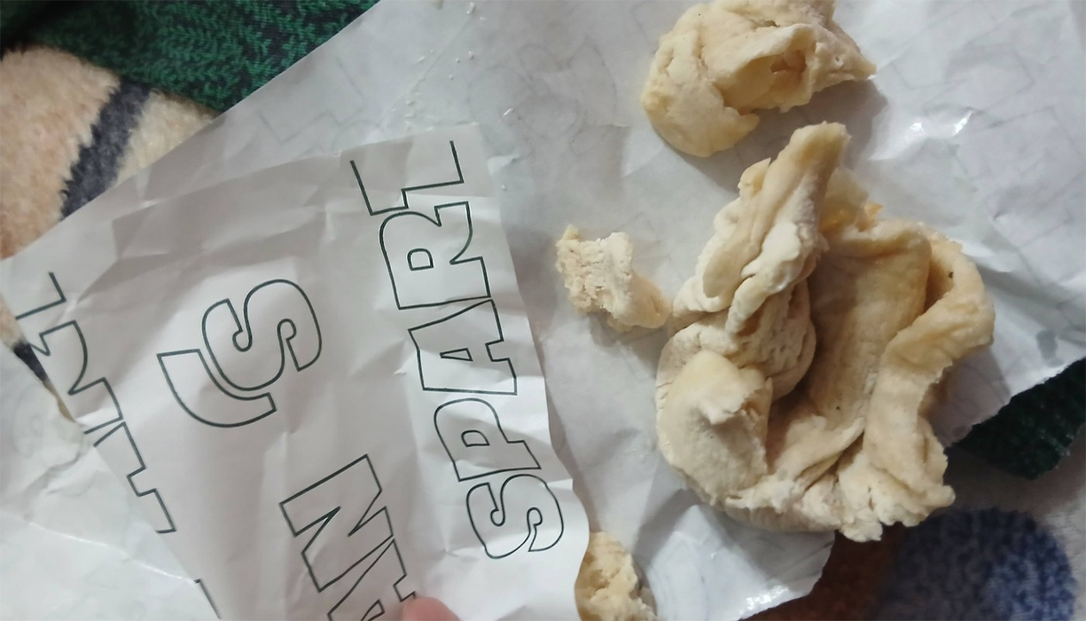 Un ieșean a comandat 3 gyros de la Spartan. Când i-a ajuns comanda acasă, să cadă din picioare. Ce a primit, de fapt/foto: Facebook