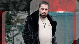 Cum arată acum mormântul Fănicăi, prima soție a lui Florin Salam. Ce obiect drag se sprijină de cruce