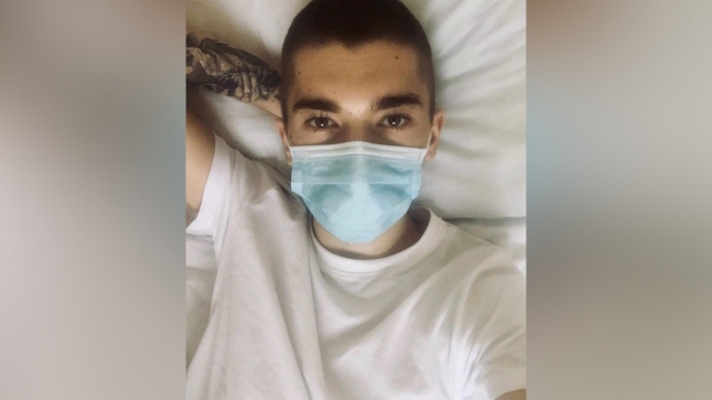 Ajutați-l pe Alex! Are 22 de ani, a fost diagnosticat cu leucemie, dar e cu zâmbetul pe buze: ”E provocarea mea, nu o boală!“