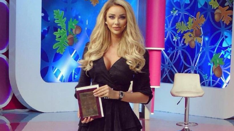 A ”explodat” scandalul dintre divele Kanal D! Bianca Drăguşanu o ameninţă pe ”mama adoptivă” a Gabrielei Cristea: ”Femeia minte foarte prost! Dacă nu îmi va cere scuze, o voi…”