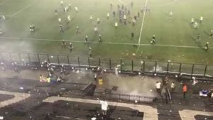 Tragedie la un meci de fotbal! Un fan a murit şi alţi trei au fost răniţi