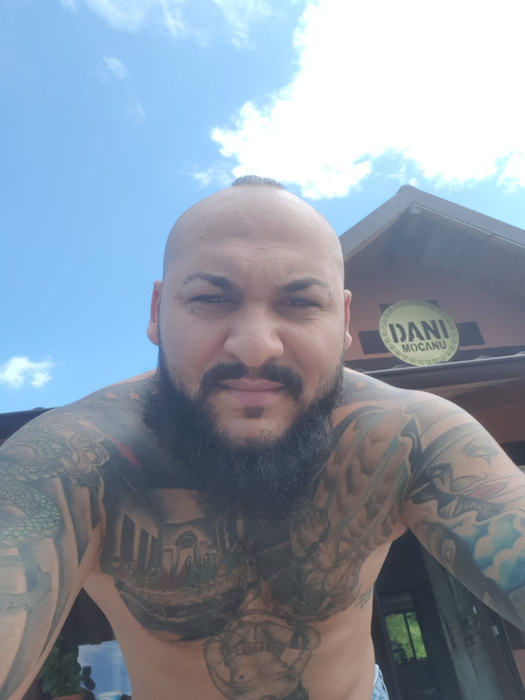 Acum e „bad boy” și plin de tatuaje, dar să vezi cum era Dani Mocanu înainte să fie celebru, când arăta NORMAL