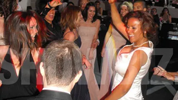 Nadine s-a distrat de minune la nunta sa! Uite ce tort haios a avut