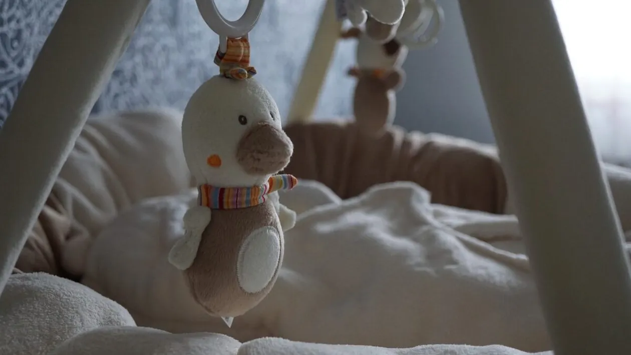 A rămas uluită! Ce a observat o mamă după ce a verificat camera video din dormitorul bebelușului