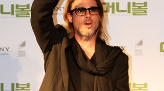 Brad Pitt a scos la licitatie o cina cu el! Vezi ce suma sunt dispuse sa plateasca fetele interesate