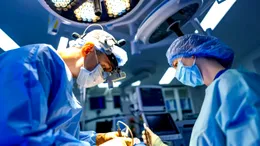 Ce au găsit medicii în stomacul unei femei care nu mai putea mânca de luni întregi. Au rămas șocați!