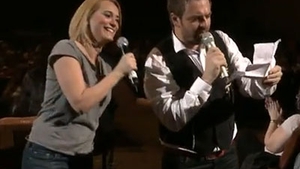 Esca a făcut show la concertul lui Horia Brenciu! Uite cum a dansat şi a cântat cu toată sala