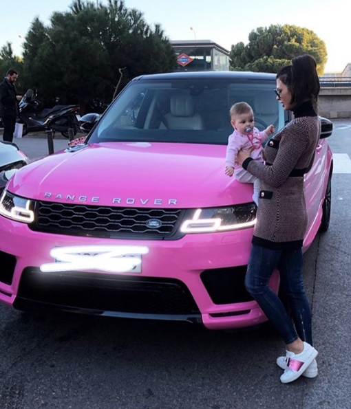 Mădălina Pamfile a primit un bolid de lux roz! Cât a costat superba bijuterie pe patru roți