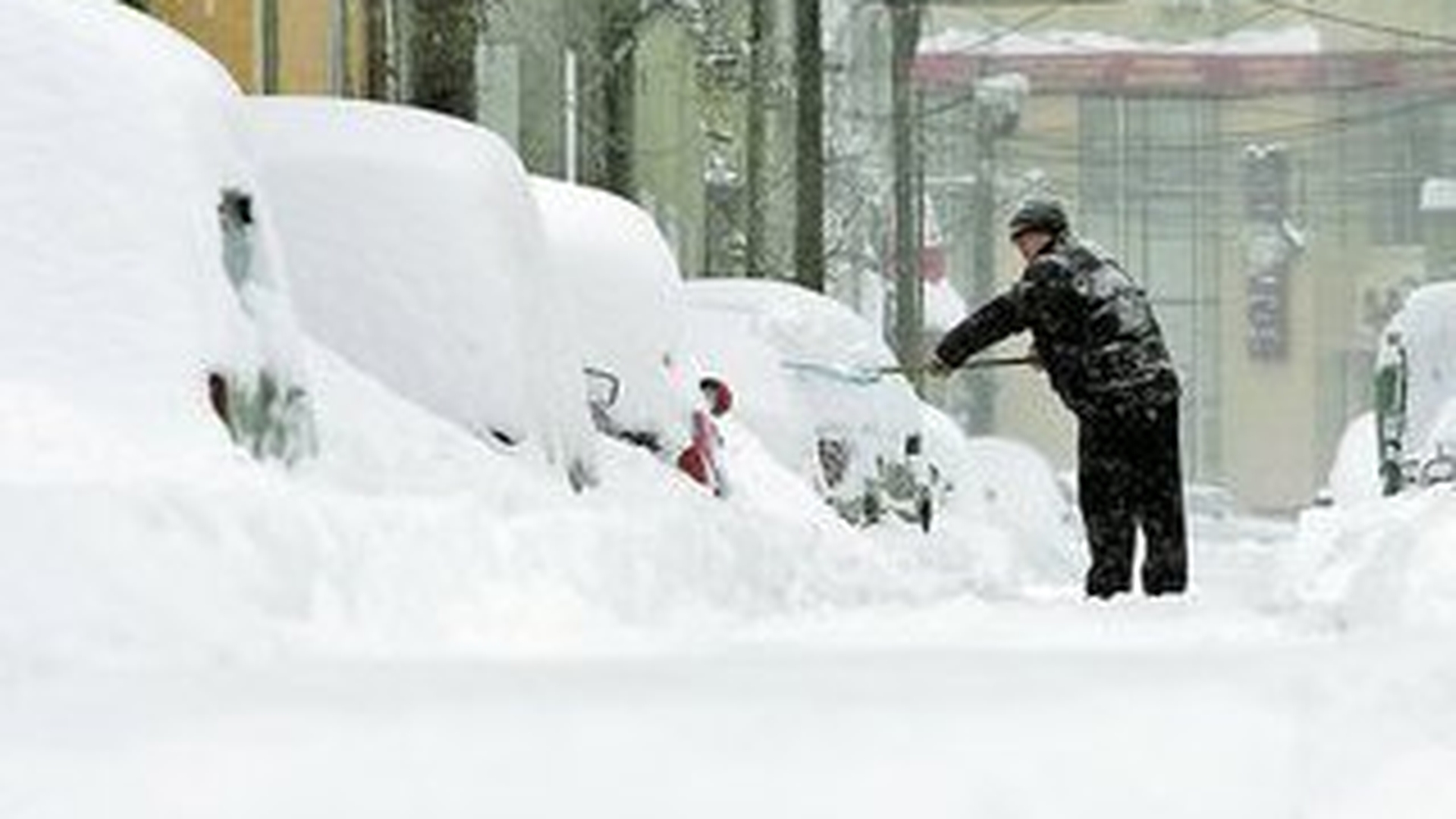 Iarna in toata regula la munte! Stratul de zapada a atins 10 centimetri