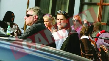 A sarutat-o la terasa!