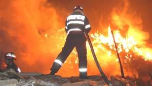 Douăsprezece locuinţe dintr-un bloc din Focşani, afectate de o explozie produsă într-o garsonieră