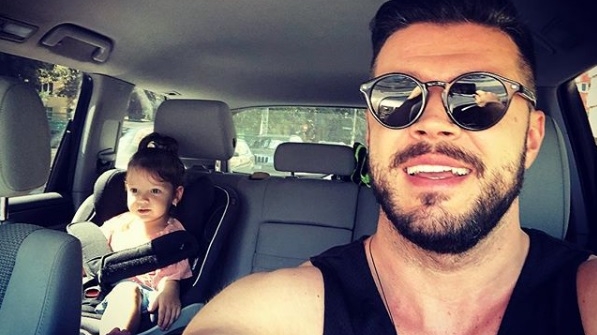 Mama sa l-a dat de gol! Cum arăta Victor Slav în copilărie