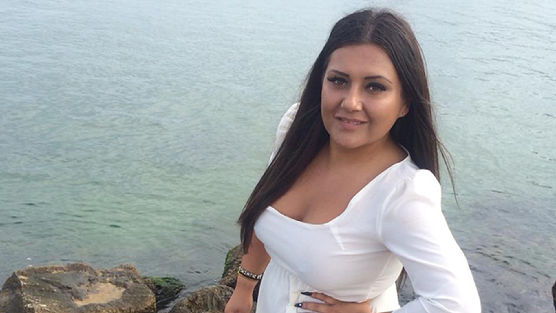 A vrut sa fie sexy, dar a reusit doar sa se faca de ras! Uite cum s-a fotografiat Bianca Rus: “Vinzi pepeni?”