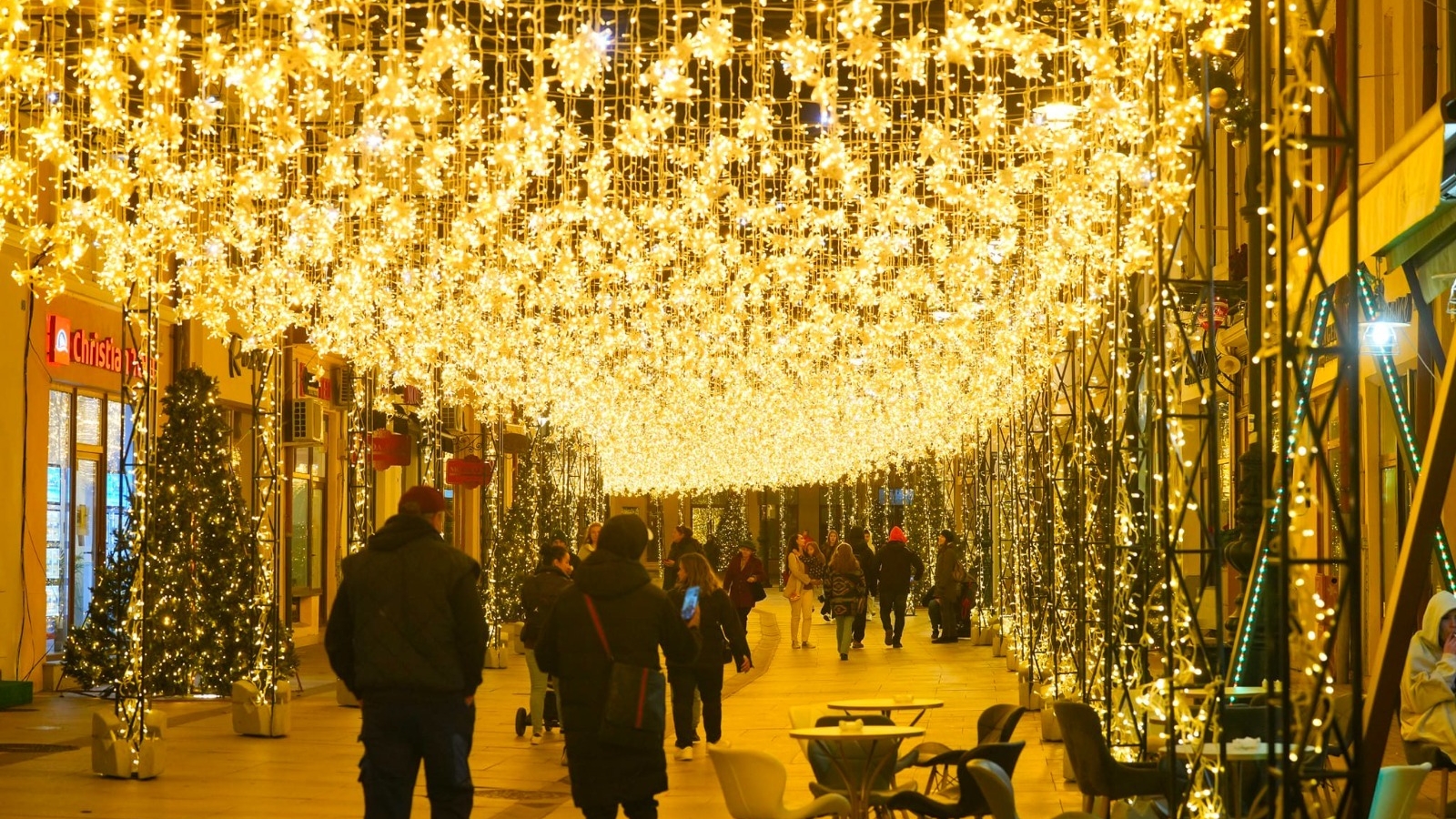 Târguri de Crăciun ieftine în Europa. Un oraș din România e pe listă, cu cazare de 120 de lei/ noapte