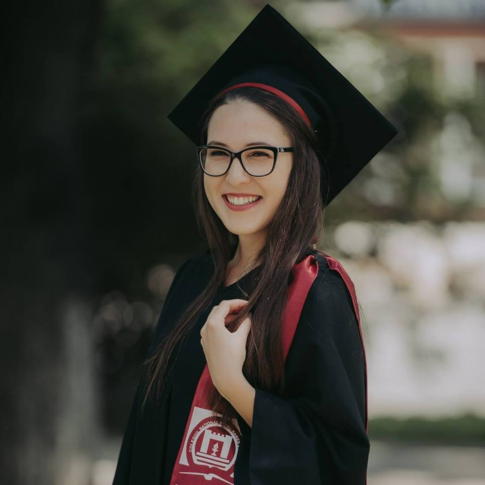 Ea este singura elevă din Suceava care a luat 10 pe linie la Bac 2018! Andra vrea să plece din țară