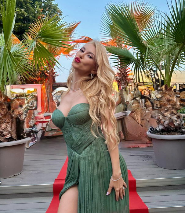 Andreea Bălan nu își expune pielea la soare/ Sursa foto: Instagram