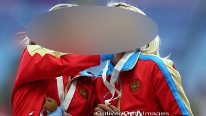 Sarutul care a starnit un scandal MONDIAL! Doua atlete din Rusia isi pun in cap autoritatile cu propaganda pro-homosexualitate
