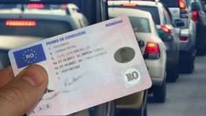 Codul din colțul permisului de conducere, o enigmă pentru mulți români. Ce înseamnă, de fapt