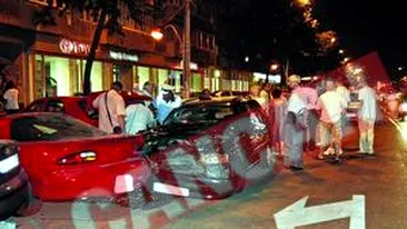 Un Ford a facut praf trei masini parcate