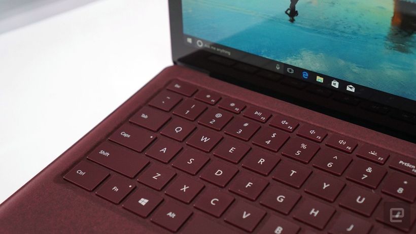 Stai prea mult în faţa calculatorului? Ce pericole te pândesc