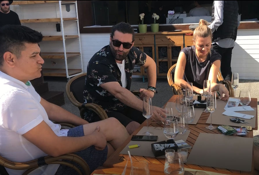 În sfârșit nu se mai ascund! Smiley și Gina Pistol s-au distrat împreună la mare