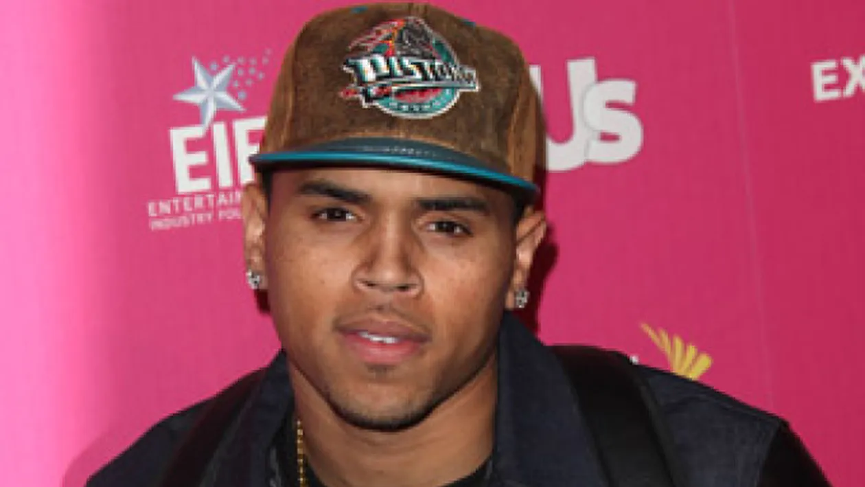 Aroganta incredibilă a fostului iubit al Rihannei! Chris Brown si-a vopsit masina după modelul de pe pantofii sport preferati!