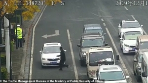 Accident șocant! Soțul și soția nu erau împreună, dar au fost loviți de două mașini, în același loc, la 10 minute distanță! VIDEO