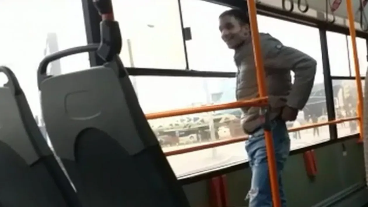 Râzi cu lacrimi! Ce replici savuroase au avut câțiva romi în autobuz, prinși fără mască de protecție