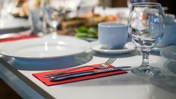 Cum te „fură” restaurantele fără să-ți dai seama. Șmenul ascuns direct pe nota de plată