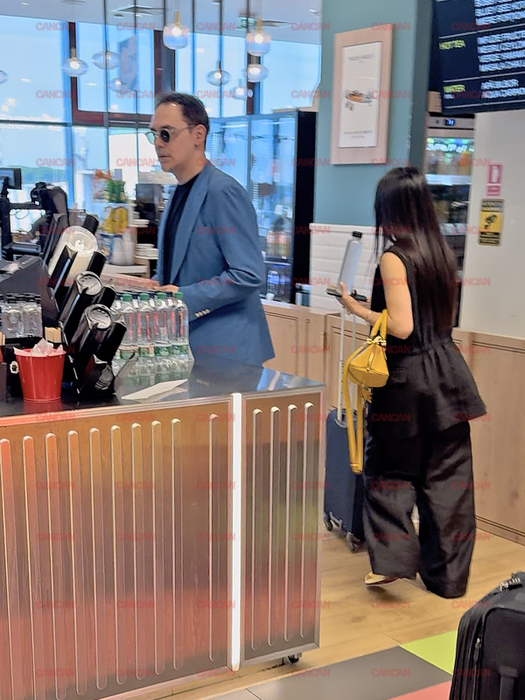 Răzvan Simion la o pauză de cafea în Otopeni