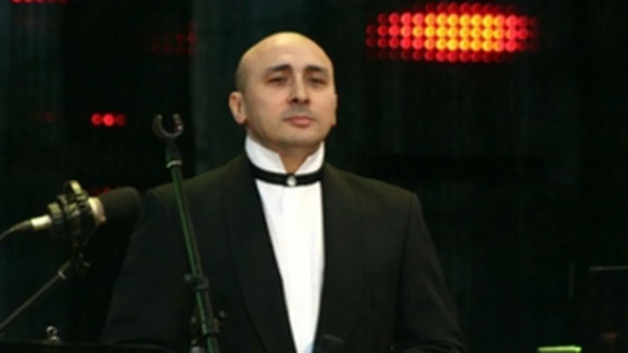 Marcel Pavel va fi amendat pentru cat de prost a cantat imnul! Vezi ce suma trebuie sa plateasca!