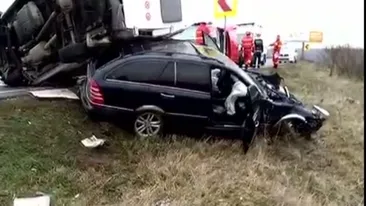 Accident teribil în judeţul Olt. Şoferul a murit pe loc