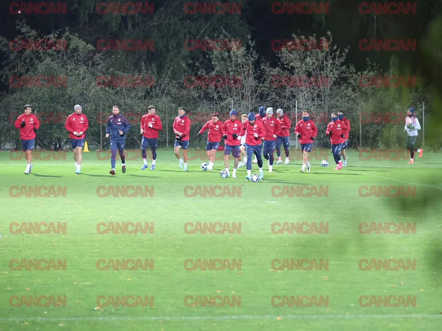 Jucătorii trag tare pentru a prinde un post de titular marți, cu Elveția