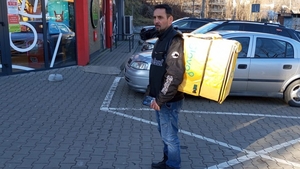 Ireal câți lei a câștigat într-o singură săptămână Florin din Cluj, ca livrator Glovo