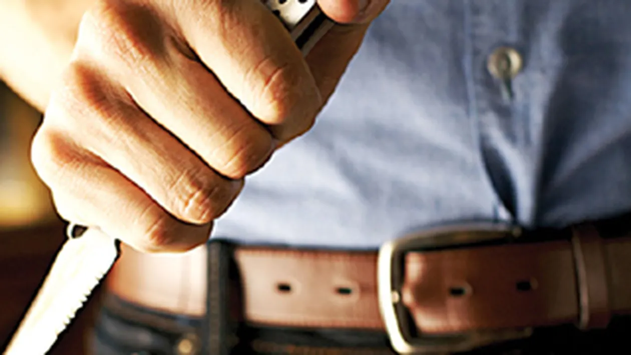 Un magazin de bijuterii din Vaslui a fost jefuit de un barbat care a amenintat cu cutitul o vanzatoare!