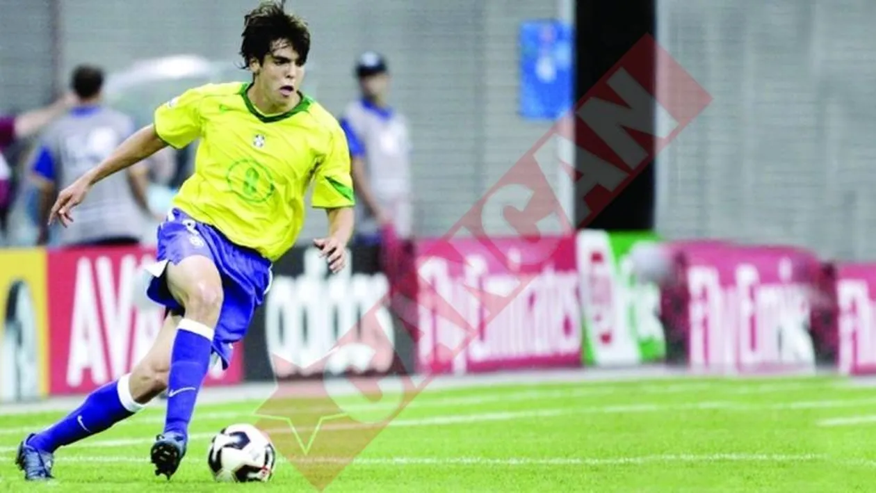 Kaká a pozat cu ziarul AS in mana