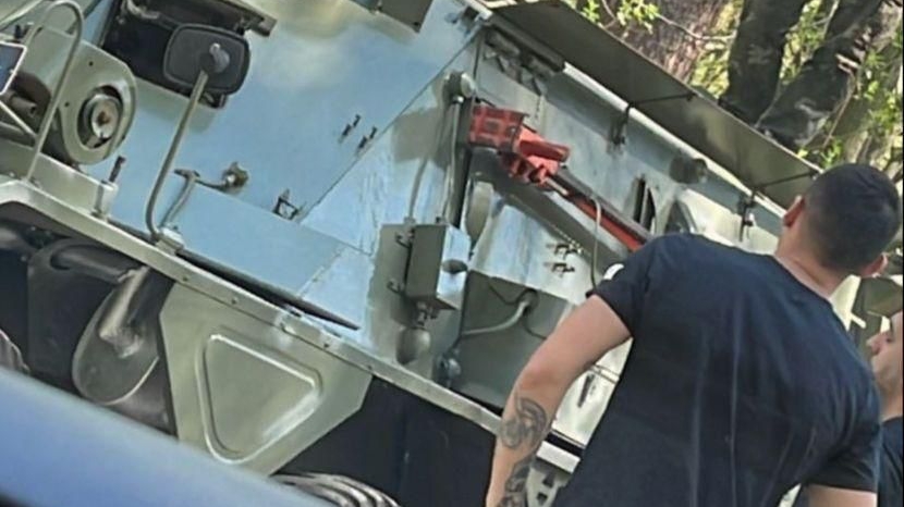 VIDEO I Dani Mocanu a lovit mai multe mașini cu o blindată militară, în timp ce filma un videoclip