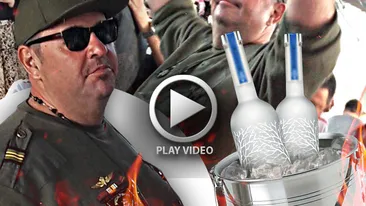 ”PIEDONE” a trecut peste arestul dispus în dosarul ”Colectiv” şi a petrecut în weekend la mare! A făcut chiolhan cu vodcă la frapieră ca barosanii!