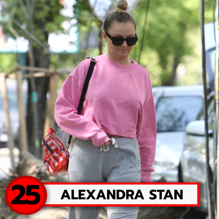 Top 30 cei mai discreți sâni din showbiz. Ce poziții ocupă Corina Caragea, Sandra Izbașa sau Iulia Albu?!