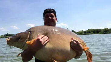 Ungurii ne bat la capitolul pescuit! Pentru a doua oara, recordul mondial a fost doborat pe un lac in Ungaria!