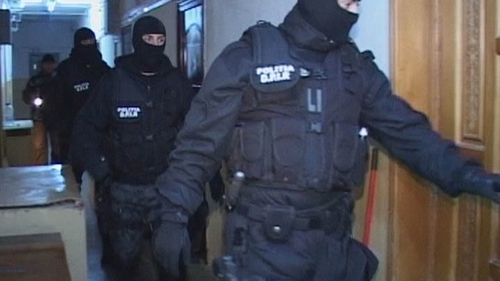 Un profesor şi-a obligat elevele să se prostitueze