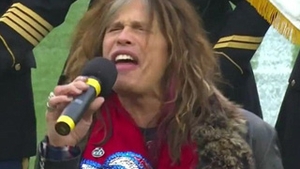 VIDEO Steven Tyler i-a ingrozit pe americani. Vezi cum a "macelarit" solistul trupei Aerosmith imnul SUA