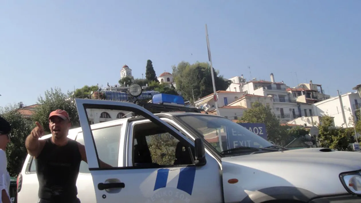 Mircea Badea, saltat de politistii greci!