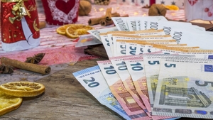 3 cadouri pe care le oferă de Crăciun miliardarii lumii. Pianele au revenit la modă