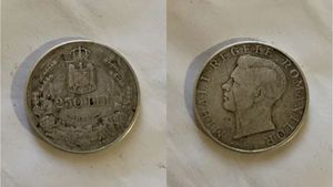 Tu mai ai așa ceva acasă? Prețul la care se vinde o monedă de 250 de lei, veche de 8 decenii