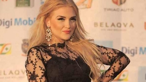 (P) Oana Radu are o siluetă de invidiat dar încă foloseşte pastilele care au ajutat-o să slabească 60 kg