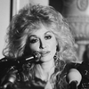 Taylor Swift, Miley Cyrus, Cher și alte vedete au reacționat după moartea lui Dolly Parton. Mesajele lor au emoționat lumea