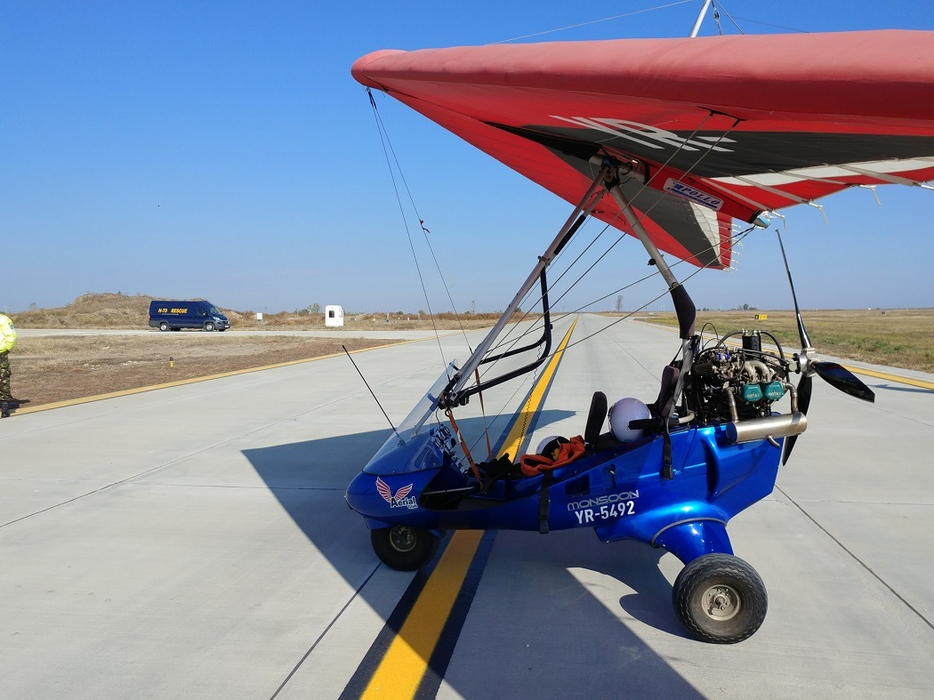 Ciprian a fost cuprins de pasiunea zborului încă din copilărie, de la cursurile de aeromodelism
