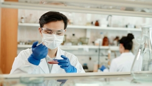 Panica sporește la Cluj: alți doi angajați ai salonului au ajuns la spital! S-a extins ancheta epidemiologică